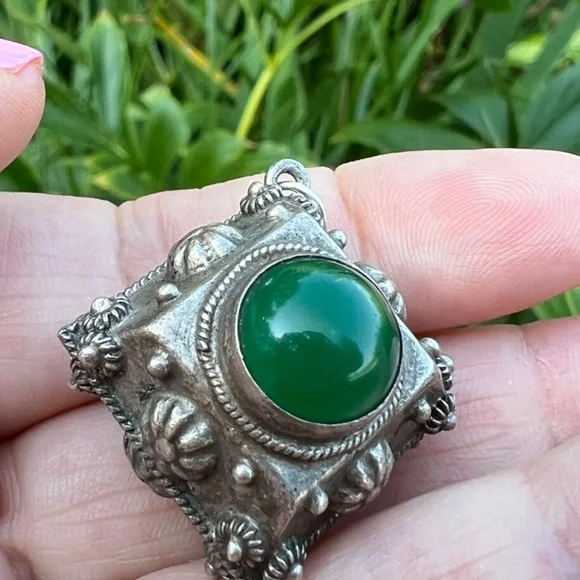 ANTIQUE VINTAGE ART DECO 800 SILVER CABOCHON GREEN ONYX AGATE LARGE FOB PENDANT